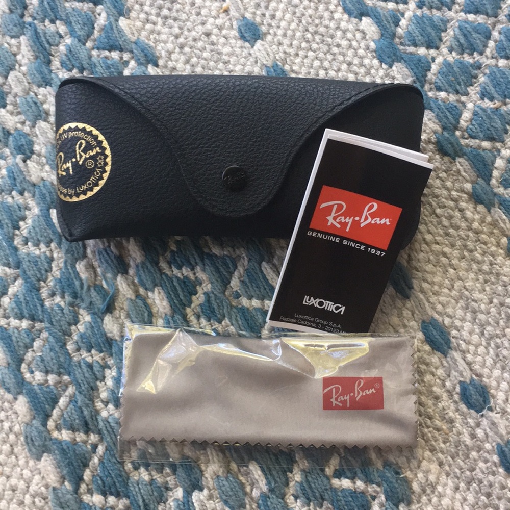 Ray-Ban sunglasses case with dust cloth new